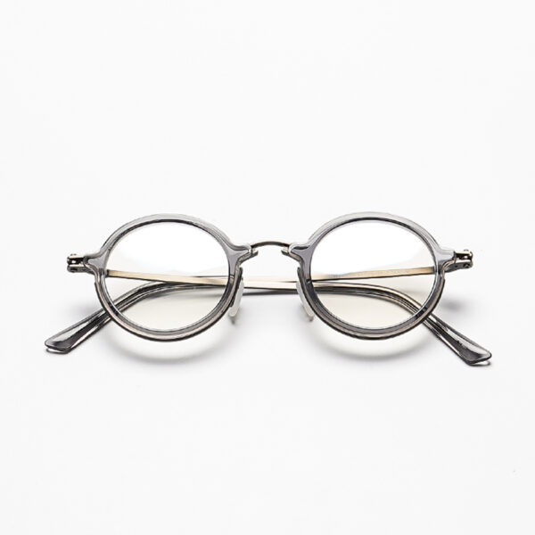 Compact and refined, this Japanese-inspired round acetate frame