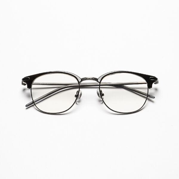 Light and understated, the KV-34 pairs pure titanium