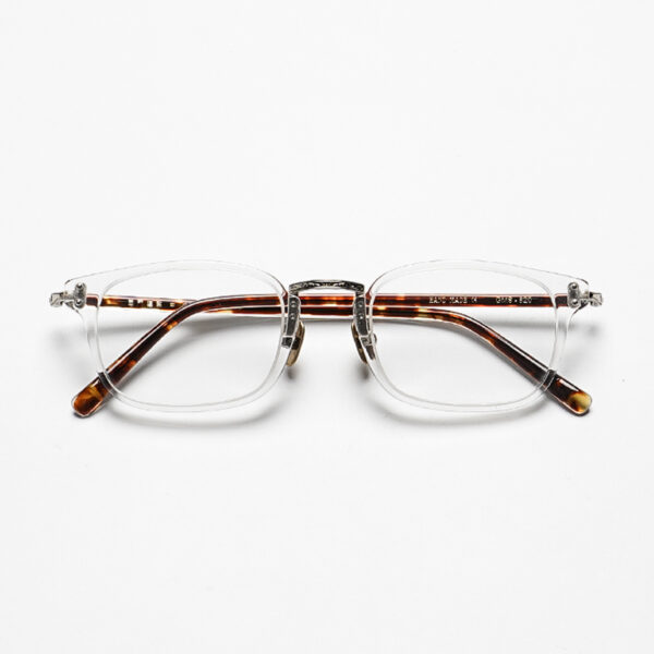 Handcrafted in Japan, the GMS-820 combines a compact