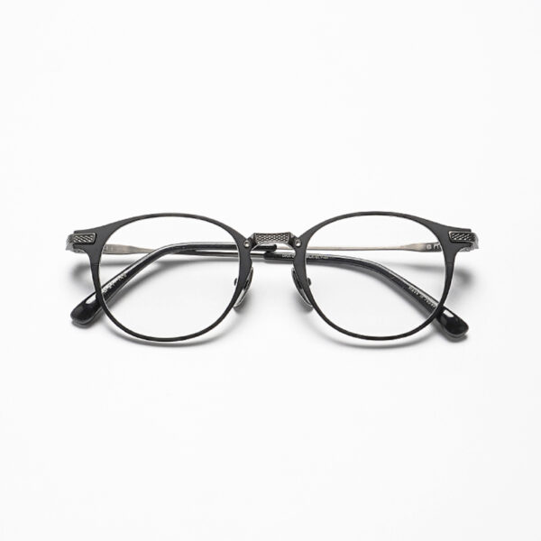 Clean and quietly confident, the UNION DRX2068 pairs