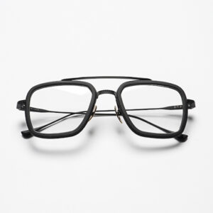 Bold and streamlined, the FLIGHT006 brings a cinematic edge to a versatile unisex sunglass design